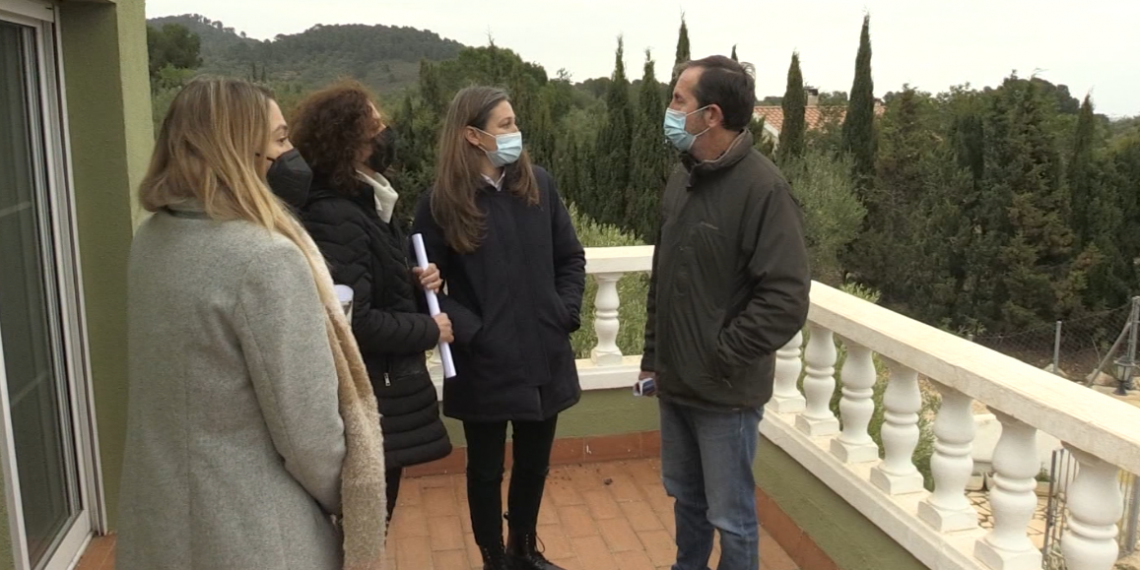 Un centenar de veïns es mobilitzen contra un nou projecte eòlic a tocar del Delta