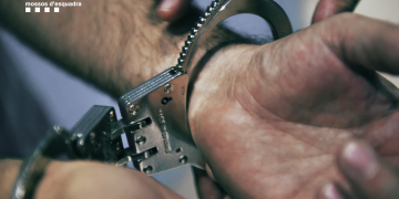 Detenen un veí de Badalona pel robatori amb força d’eines del camp d’un mas de Batea