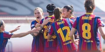 El Barça Femení posa un peu i mig a les semifinals de la Champions