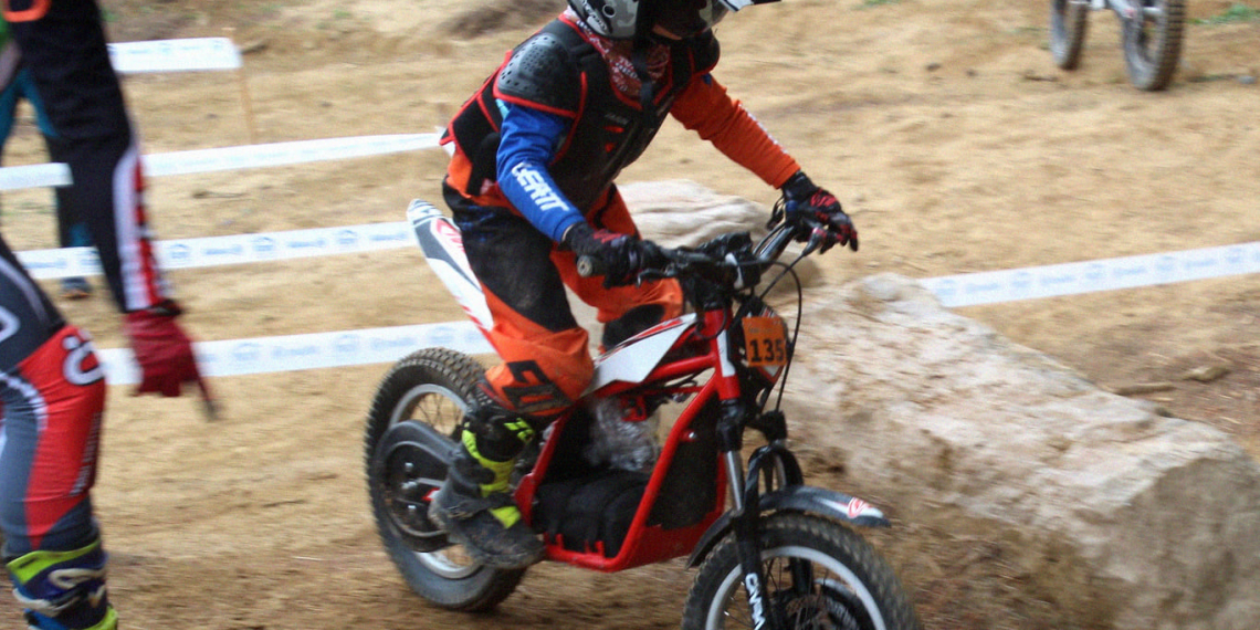 Aleix Alcón i Guillermo Llopis, del MC Tortosa, tercer i sisè a la segona cita de la Copa Catalana de Trial de Nens