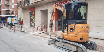 Tortosa renova les voreres i l’enllumenat del carrer Alcanyís, a Ferreries