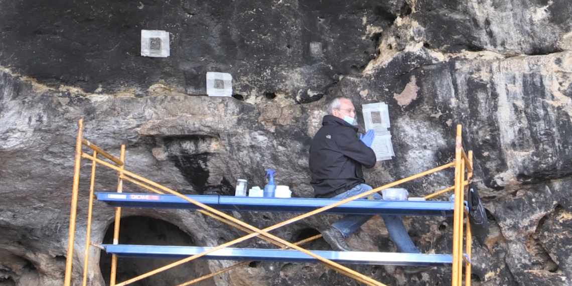 La neteja de l’Abric IV d’Ulldecona podria descobrir noves pintures rupestres