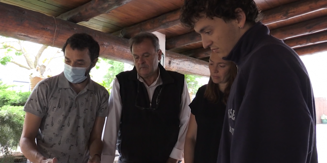 ‘Mano amiga’, un conte per la cura de l’ELA amb arrels a Sant Jaume d’Enveja