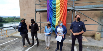 La Ribera d’Ebre pinta un mural contra l’homofòbia i per la igualtat