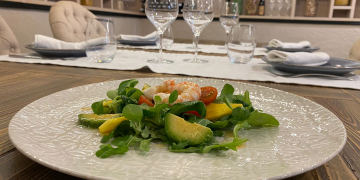 El llagostí pren el protagonisme en els menús dels restaurants de les Cases d’Alcanar