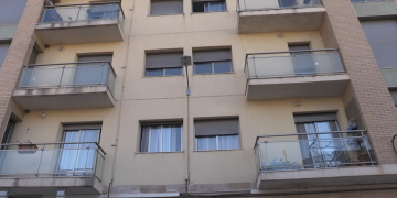 Presó provisional sense fiança per a l’agressor que va apunyalar la seva dona a Amposta