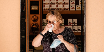 La mascareta deixarà de ser obligatòria a l’exterior el 26 de juny