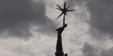 El contenciós administratiu de Tarragona suspèn la retirada del monument franquista de Tortosa