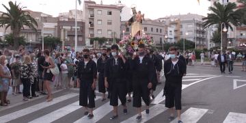 La processó de la Verge del Carme sense acompanyants a dins del mar