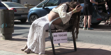 Deltebre instal·la una escultura hiperrealista per visibilitzar el dret d’elecció a la reproducció