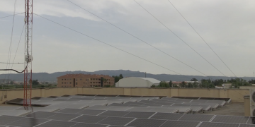 Deltebre instal·la plaques solars al terrat de l’ajuntament