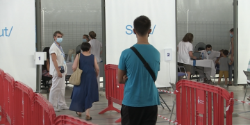 La vacunació sense cita prèvia supera les expectatives al pavelló de Tortosa