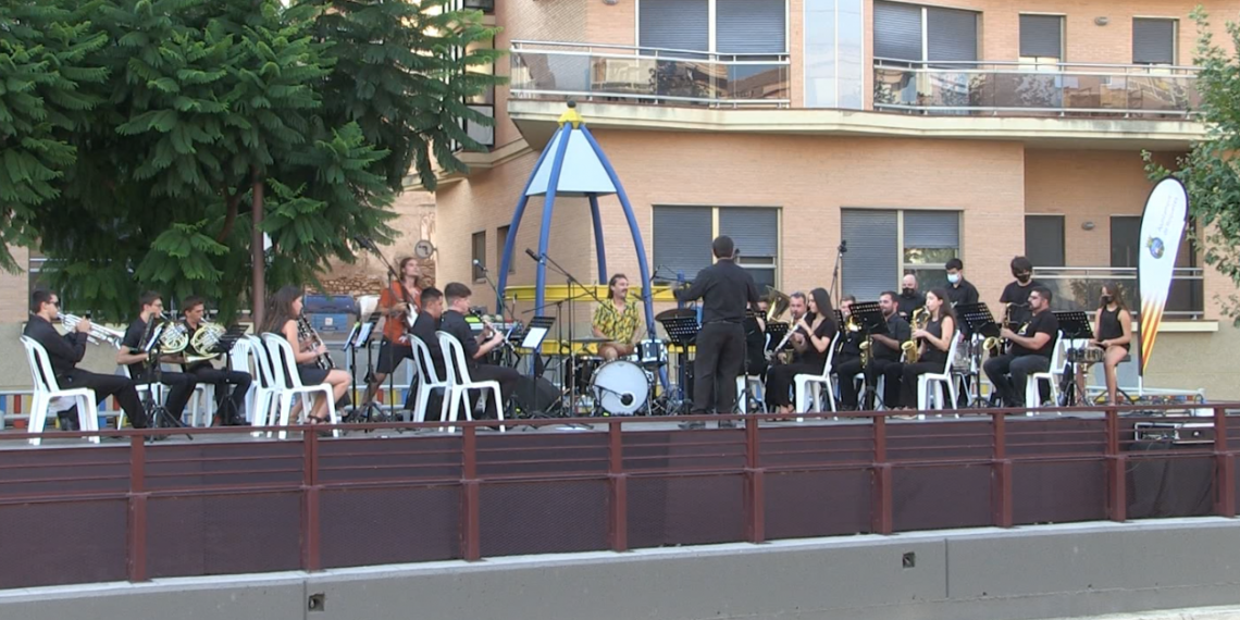 Za! s’atreveix a versionar himnes de la cultura popular ebrenca amb la Lira Roquetense