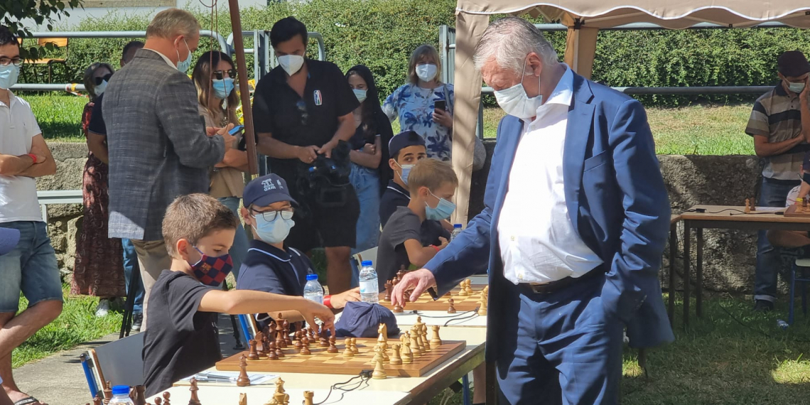 Xavier Mompel finalitza la seua estada a Portugal fent taules contra el llegendari Anatoli Kárpov