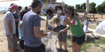 Jornada de conscienciació en la recollida de residus a la Badia dels Alfacs