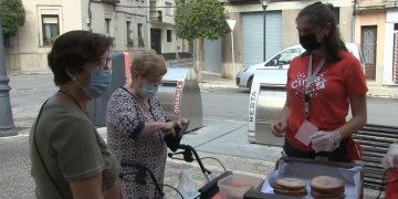 Comencen les Festes de la Cinta amb el repartiment del típic panoli