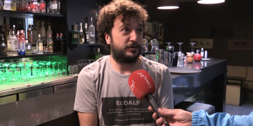 L’oci nocturn ebrenc reclama l’obertura a l’interior dels locals