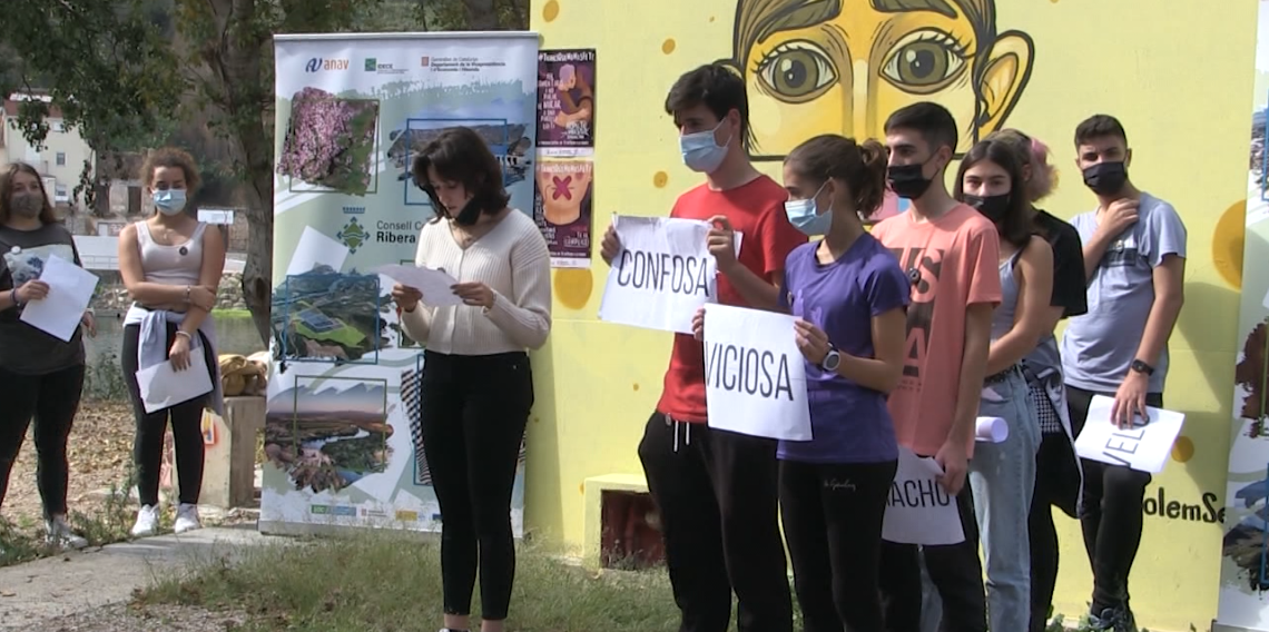 Els alumnes de l’institut 3 d’Abril commemoren el Dia per la Despatologització Trans