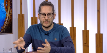 El ‘camarlenc’ Javi Araguz publica ‘El destí inevitable d’Arlène Revetruite’