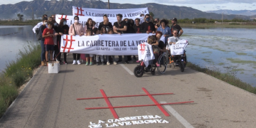 Una 30a de vehicles fan una marxa lenta per denunciar l’estat de ‘La Carretera de la Vergonya’
