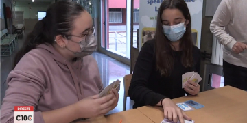 Alumnes de l’INS La Sénia creen dos jocs de taula amb alumnes europeus