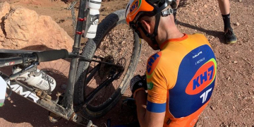 Josep Betalú perd les opcions de victòria a la general en la primera etapa de la Titan Desert