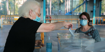 Prop d’un 7% dels rapitencs voten durant les primeres hores de la consulta ciutadana