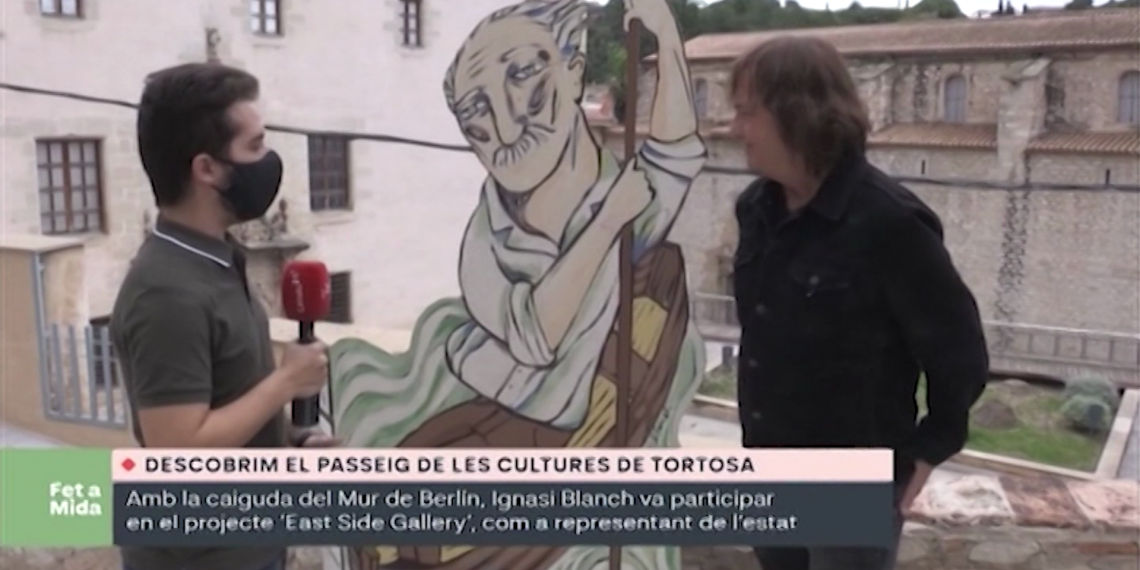 Caminant pel Passeig de les Cultures de Tortosa