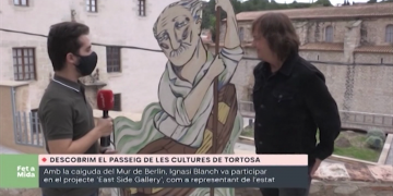 Caminant pel Passeig de les Cultures de Tortosa