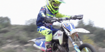 Unai Ortiz, del Moto Club Tortosa, acaba dissetè a la Lliga Catalana de Motocròs de Nens