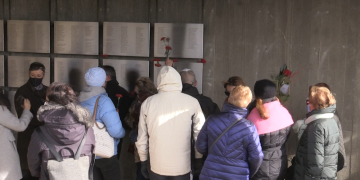 Una dona entre les quaranta noves víctimes al Memorial de les Camposines