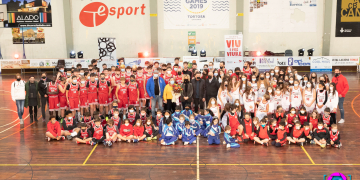 Posada de llarg dels equips del CB Cantaires-Tortosa i victòria del sènior masculí del club, que segueix líder