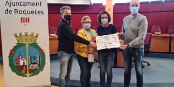 Pau Galiana i Ivan Garcia entreguen a la Lliga Contra el Càncer més de 5000 euros, reunits gràcies a la Cursa de les Dones