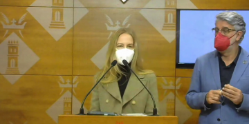 Alumnes d’onze escoles, set cors i la banda s’uneixen per cantar l’himne de Tortosa