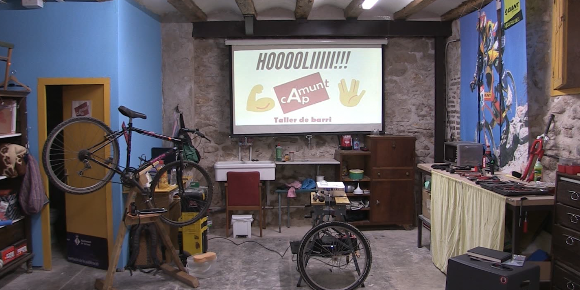 Un taller de barri a Tortosa pretén empoderar el veïnat en la reparació d’objectes des de l’aprofitament