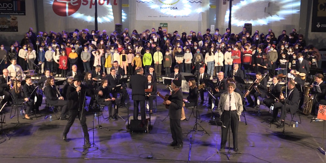 Més de 250 persones participen en la cantada coral ‘Cantem Tortosa’