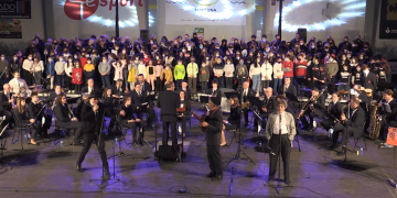 Més de 250 persones participen en la cantada coral ‘Cantem Tortosa’