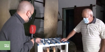 Pepe Bort recrea a escala maquetes dels antics molins d’oli de Jesús