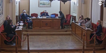 La majora d’Esquerra d’Amposta aprova els comptes del 2022 en un ple tens amb l’oposició de SOM i Junts