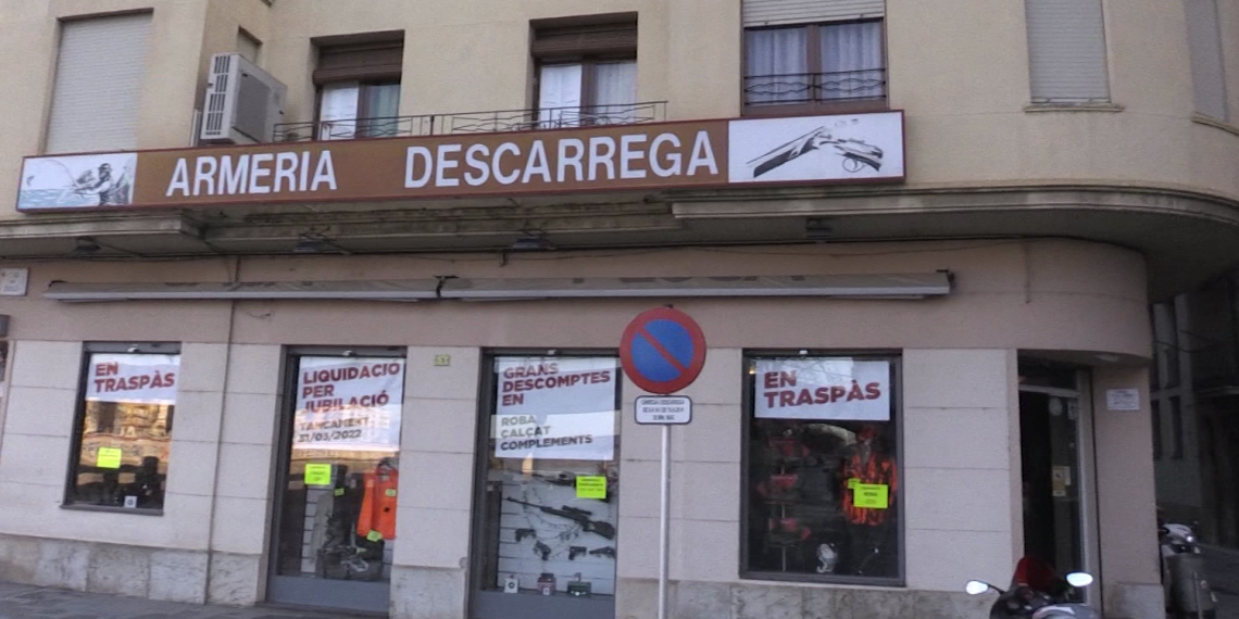 L’Armeria Descarrega, oberta a Tortosa des de 1933, diu adéu als seus clients
