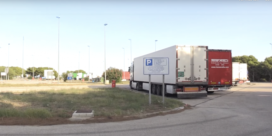 Pena de 600 euros de multa i setze mesos sense poder conduir per un camioner que circulava ebri per l’AP-7