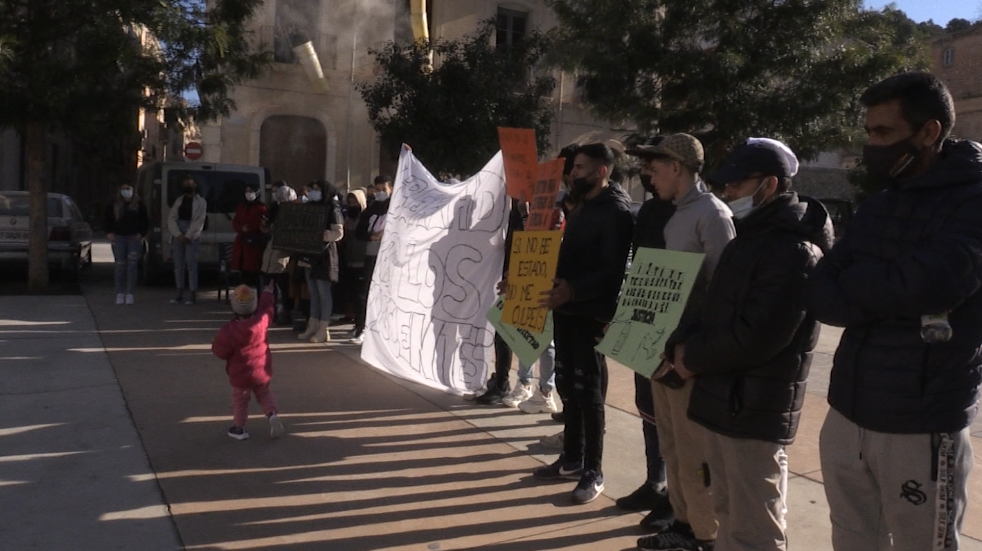 Una trentena de persones defensen la innocència de tres detinguts per l’assassinat de Roquetes