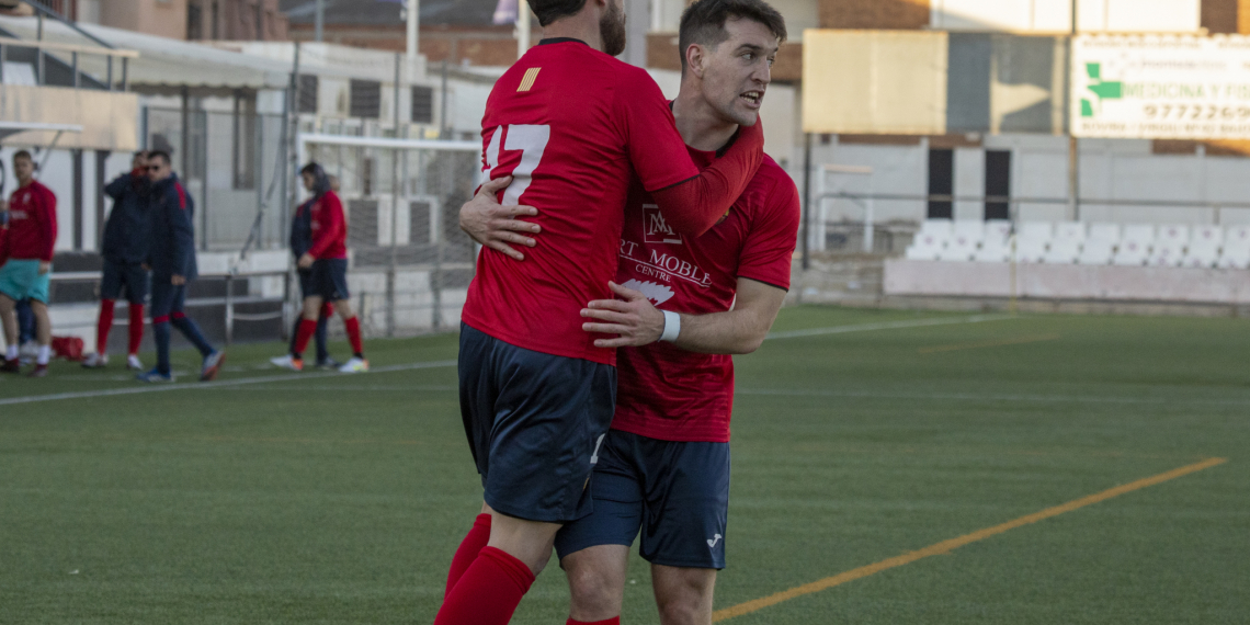 El Gandesa retalla distàncies amb el Catalònia, que pateix la primera derrota de la temporada