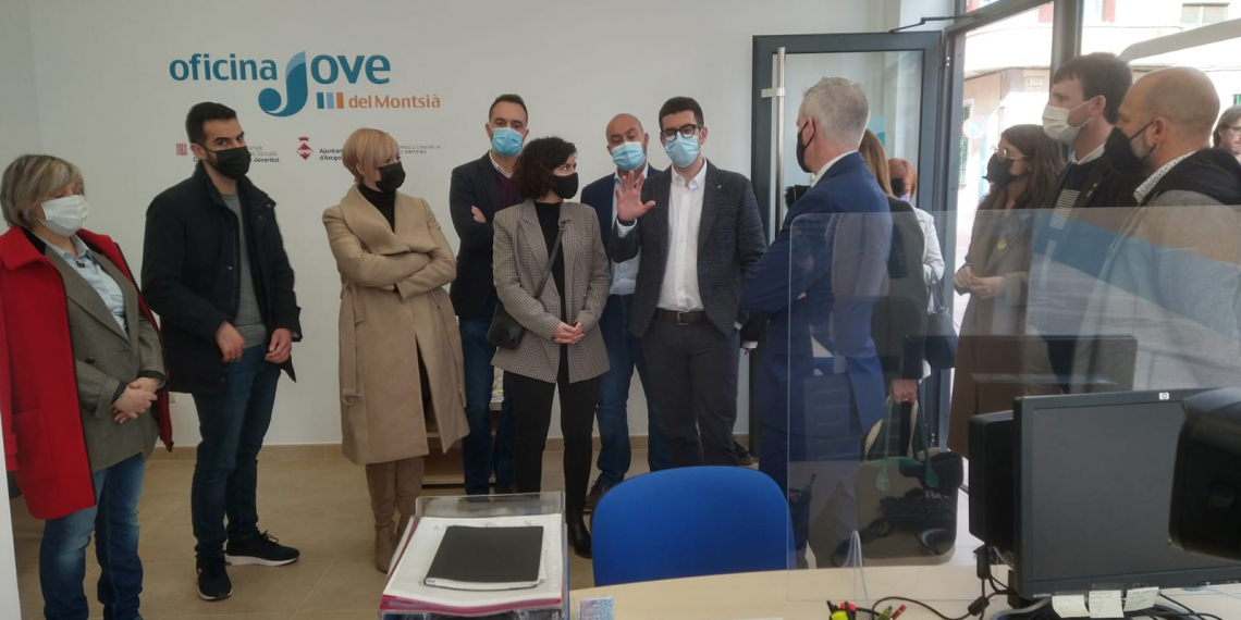 Amposta inaugura la nova Oficina Jove, més accessible