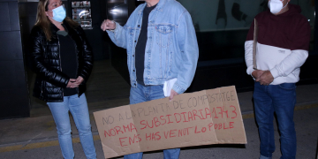 Xiulada dels veïns de Santa Bàrbara en rebuig a la llicència que dóna llum verda a la planta de compostatge