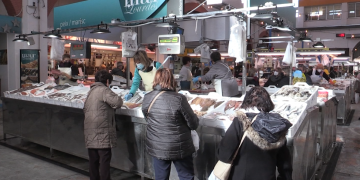 La reforma del mercat d’Amposta continuarà de forma esglaonada per evitar el tancament