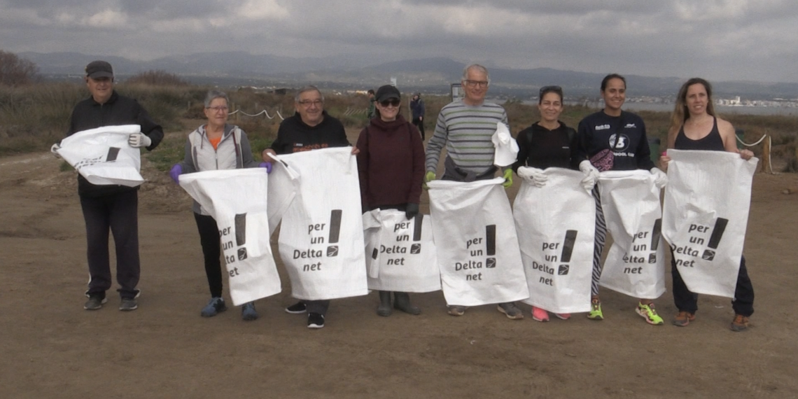 La Jornada de Neteja de l’Ampolla acumula més de 20 bosses de brossa