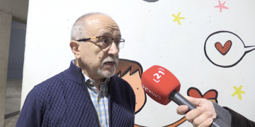 El professor canareu Josep Sancho publica el llibre ‘Te’n contaré més de 100’