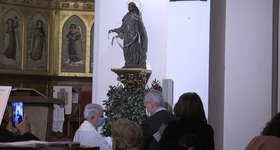 Multitudinària entronització d’una imatge de la Verge de la Cinta a l’església del Roser