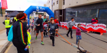 Víctor Forner i Bàrbara Badosa s’imposen al Canicròs de La Ràpita